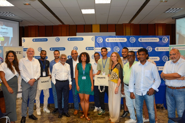 Photo groupe FORMARAV, CCI et les apprentis Photo groupe FORMARAV, CCI et les apprentis