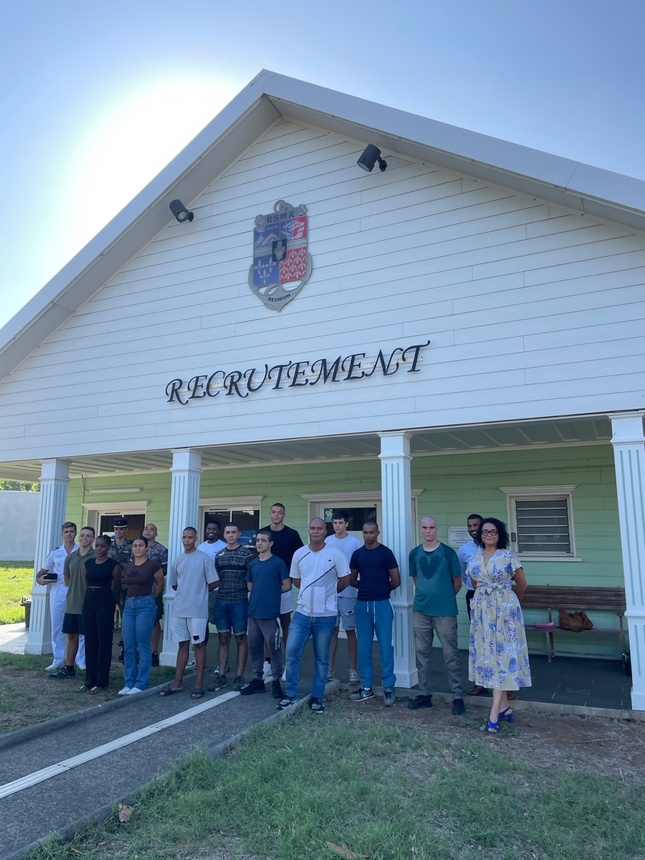 Rentrée pour les jeunes qui intègrent le dispositif "Tremplin Pour l'Emploi - Conseiller.e de Vente" : une opportunité professionnelle Rentrée pour les jeunes qui intègrent le dispositif "Tremplin Pour l'Emploi - Conseiller.e de Vente" : une opportunité professionnelle