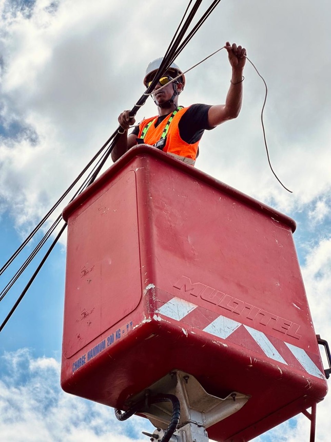 Orange à pied d'oeuvre pour réparer les réseaux suite au passage de Garance Orange à pied d'oeuvre pour réparer les réseaux suite au passage de Garance