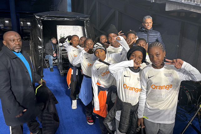 L'équipe mixte des U10 de la JSSP dans le tunnel du Stade de France L'équipe mixte des U10 de la JSSP dans le tunnel du Stade de France