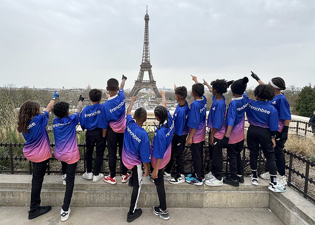 Pause au Trocadéro pour une vue en perspective sur la Tour Eiffel Pause au Trocadéro pour une vue en perspective sur la Tour Eiffel