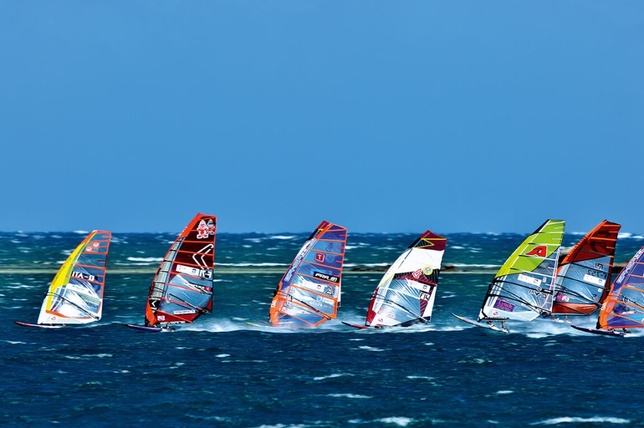 Pourquoi la planche à voile combine la physique et la maîtrise des voiles ? Pourquoi la planche à voile combine la physique et la maîtrise des voiles ?