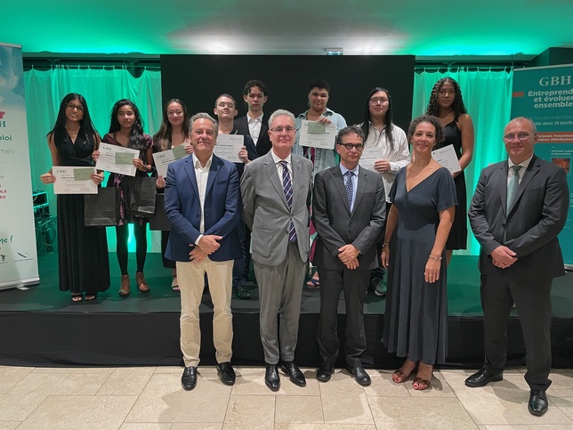 GBH engagé depuis plus de 20 ans auprès des étudiants du lycée Marguerite Jauzelon : distribution des bourses pour financer des stages en Afrique du Sud