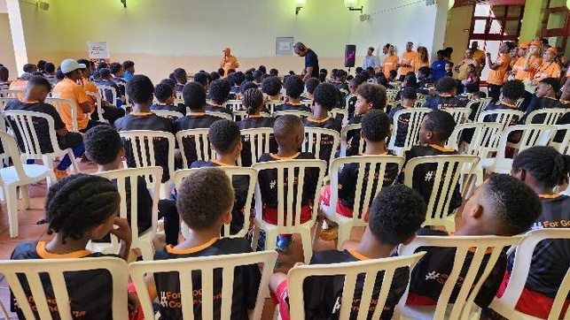 Orange lance l’événement “For Good Connections” pour sensibiliser les jeunes aux bonnes pratiques du digital par le sport Orange lance l’événement “For Good Connections” pour sensibiliser les jeunes aux bonnes pratiques du digital par le sport