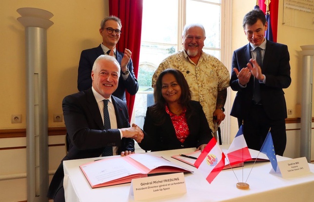 Sur la photo : PHILIPPE BAPTISTE, Moetai Brotherson, Juan Carlos Dolado Pérez, Michel Friedling, Alban de Crémiers © LinkedIn Look Up Space