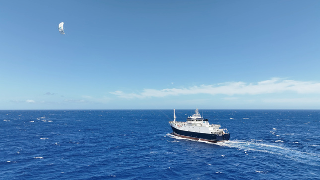 Le navire de pêche Cap Kersaint équipé d’un système SeaKite® de 100m²- Crédit ©Jérôme Balleydier Le navire de pêche Cap Kersaint équipé d’un système SeaKite® de 100m²- Crédit ©Jérôme Balleydier