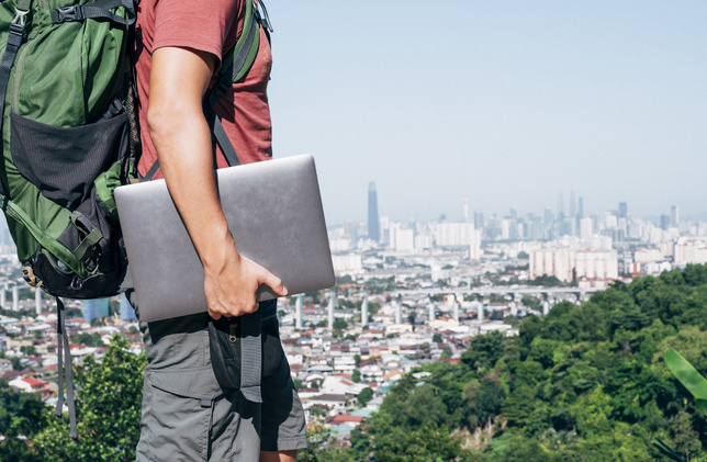 Smartphone, streaming, Wi-Fi : les bons réflexes pour rester connecté en voyage