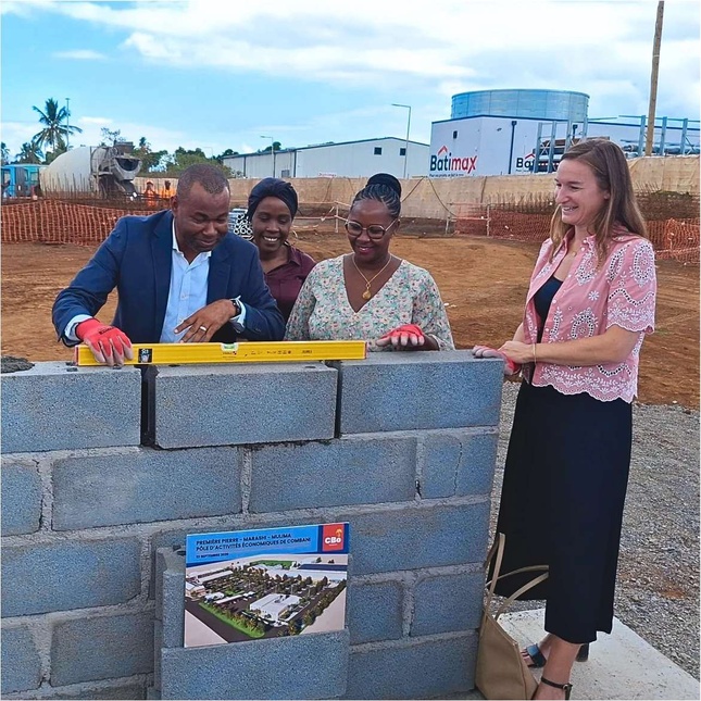 CBo Territoria poursuit le développement du pôle d'activités économiques de Combani à Mayotte : Premières pierres du pôle de services MARASHI et du retail park MULIMA CBo Territoria poursuit le développement du pôle d'activités économiques de Combani à Mayotte : Premières pierres du pôle de services MARASHI et du retail park MULIMA