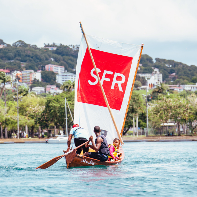 Martinique : « Van Lévé », la Mini-Yole de Passion Voile Traditionnelle soutenue par SFR Caraïbe, prend la mer Martinique : « Van Lévé », la Mini-Yole de Passion Voile Traditionnelle soutenue par SFR Caraïbe, prend la mer