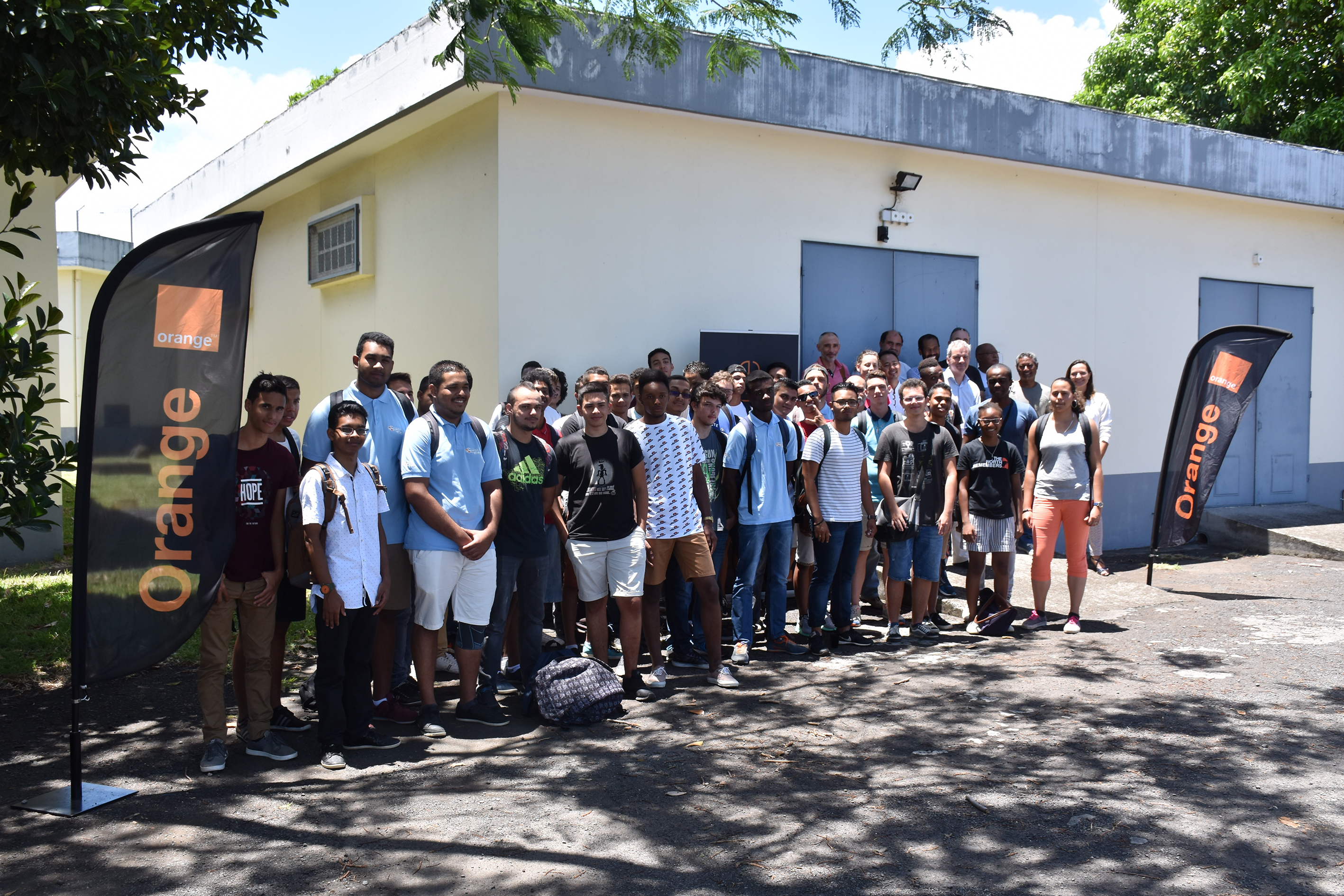 Orange Reunion Fait Decouvrir A 44 Etudiants De 1ere Annee Du