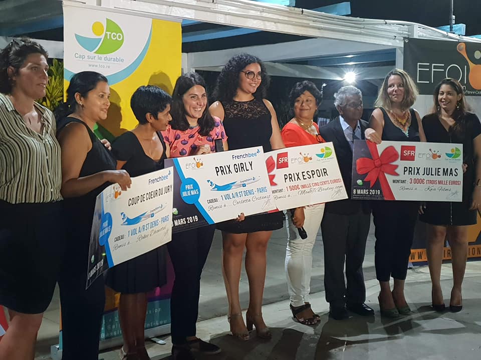 Julie Mas est la première femme cheﬀe d’entreprise de l’île de La Réunion, fondatrice de Mancini Assurances, et un temps vice-présidente de la Banque de La Réunion.