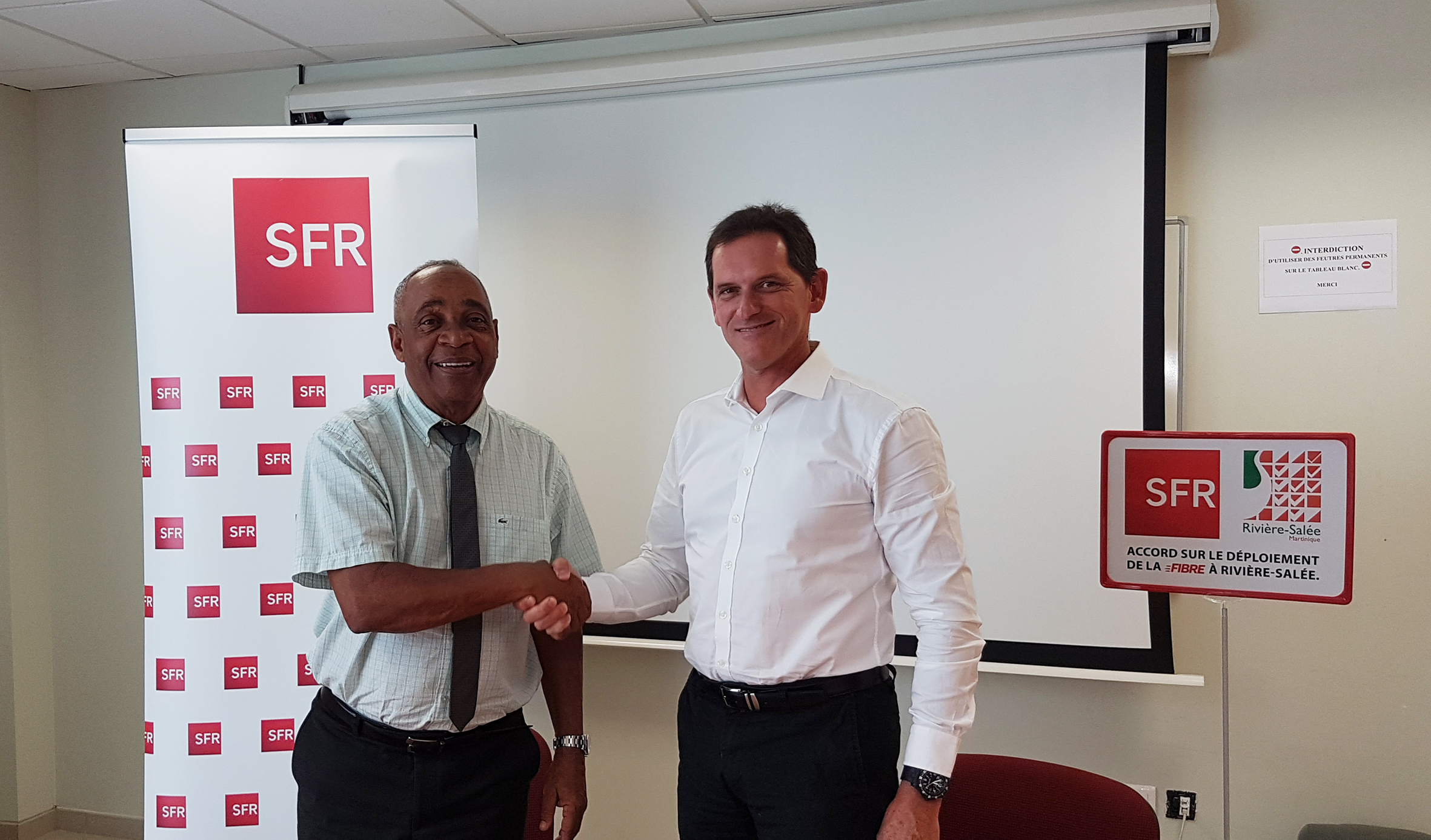 Martinique: Accord sur le déploiement de la Fibre Optique (FTTH) entre la mairie de Rivière-Salée et SFR Caraïbe 