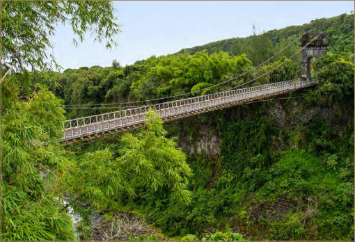Pont suspendu de la rivière de l’Est © OCUS - Fondation du patrimoine