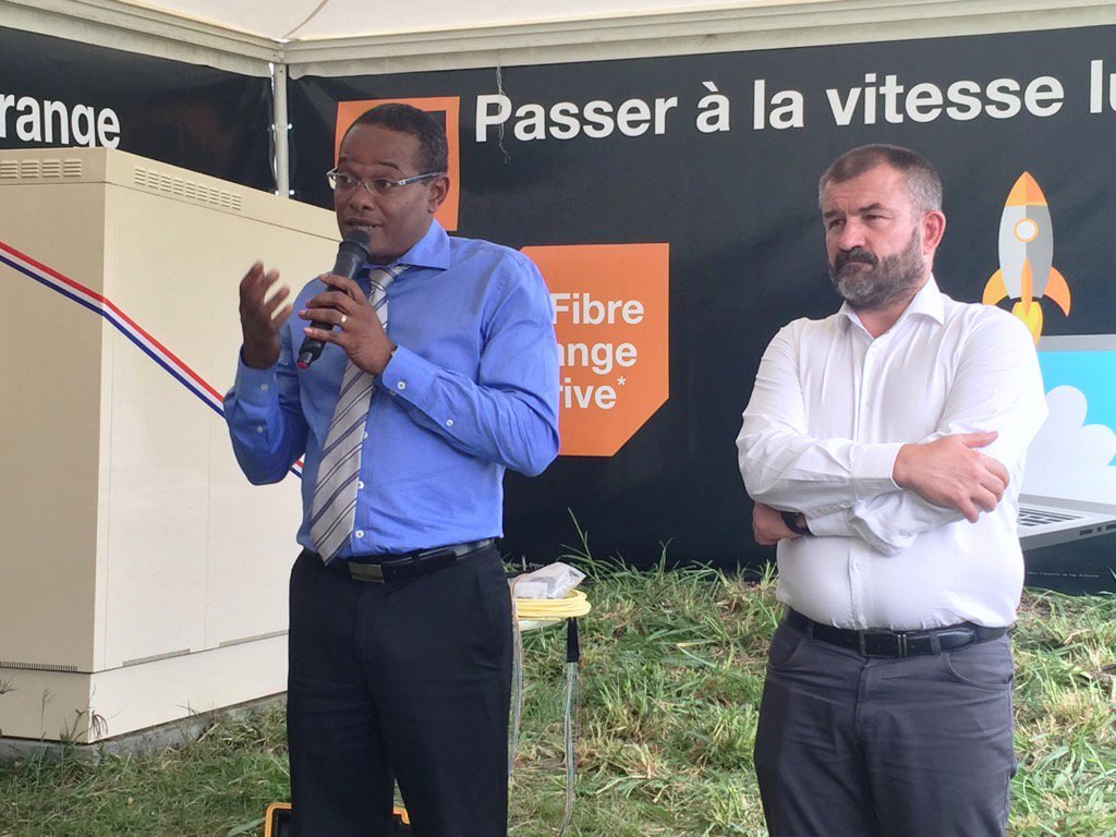 Ci-dessus: Le maire de Fort-de-France et Vincent Pajol directeur d'Orange Antilles-Guyane