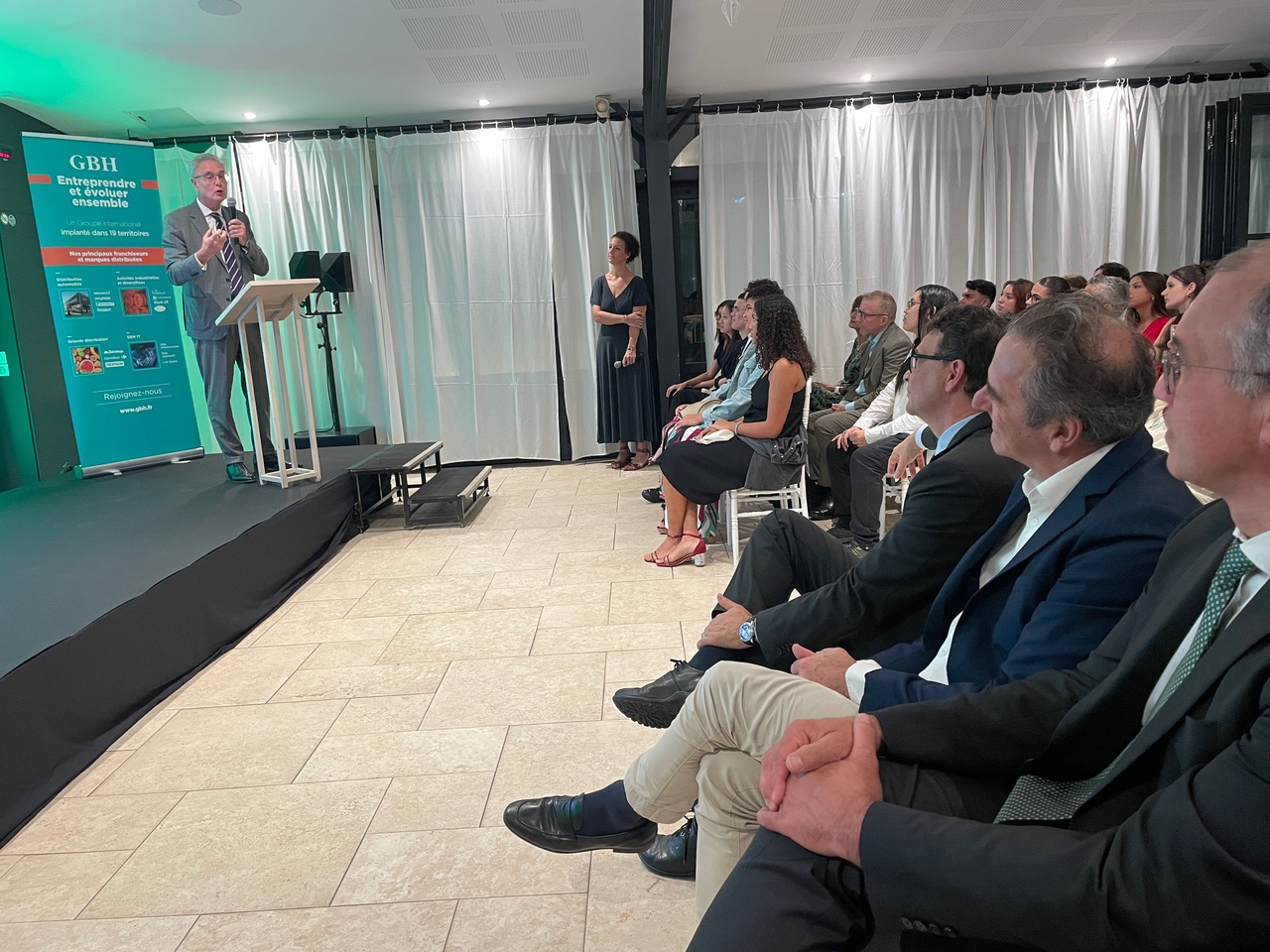 GBH engagé depuis plus de 20 ans auprès des étudiants du lycée Marguerite Jauzelon : distribution des bourses pour financer des stages en Afrique du Sud