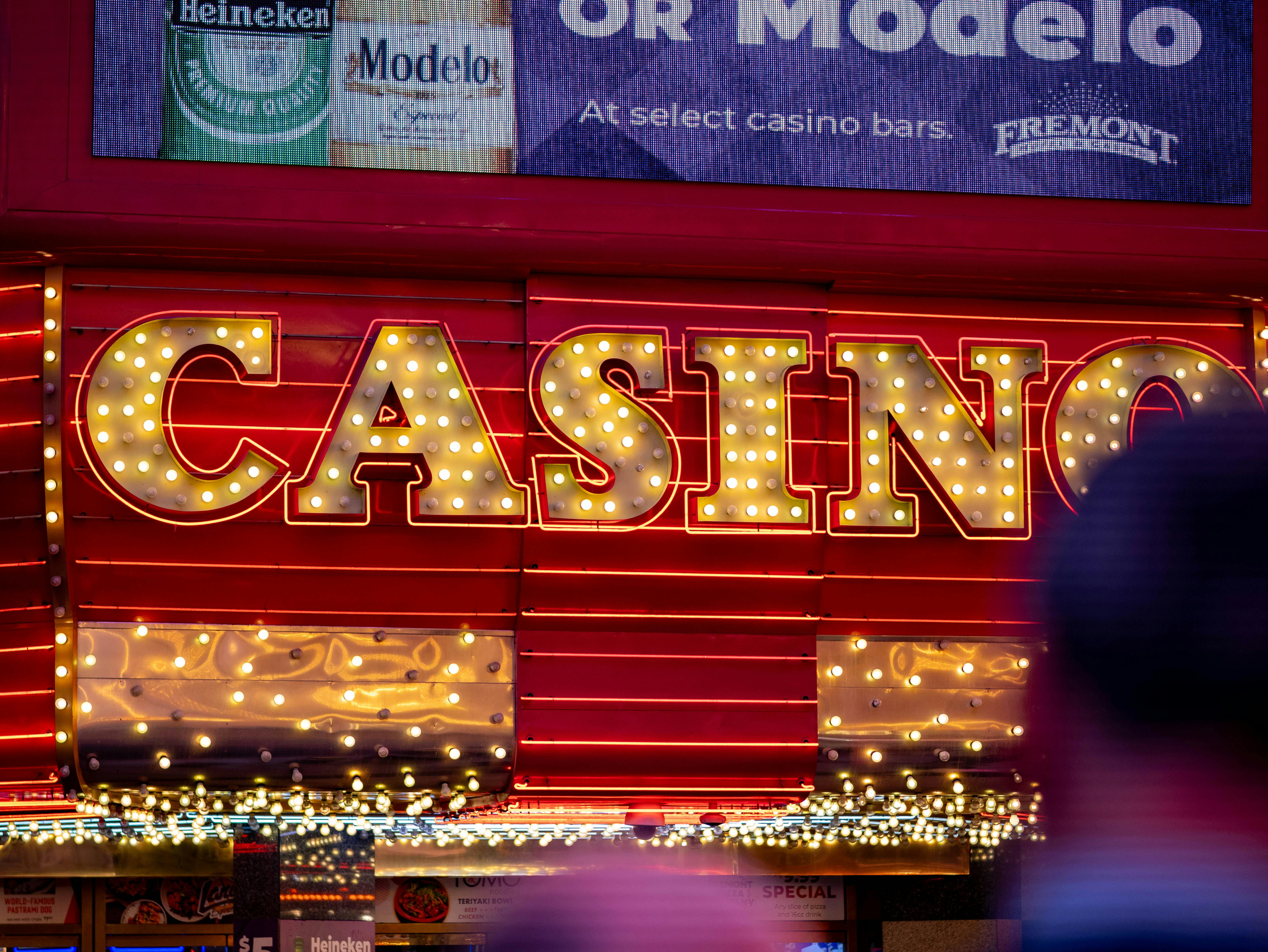 Réglementation des casinos en ligne : la France hésite, le Canada accélère
