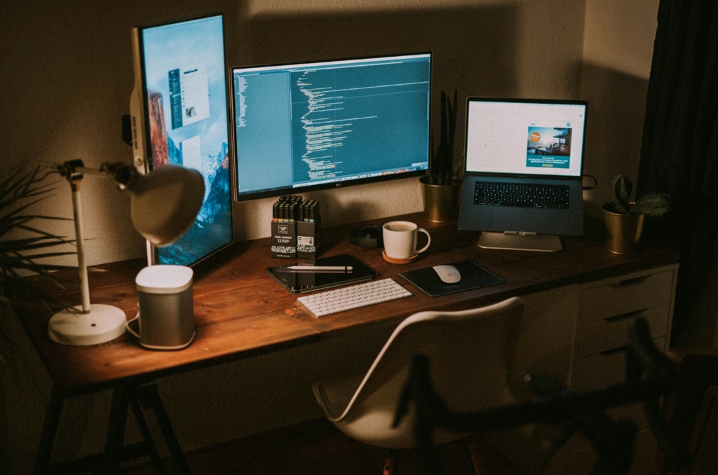 MacBook personnel, professionnel ou créatif : comment choisir le bon dock pour un bureau vraiment hybride