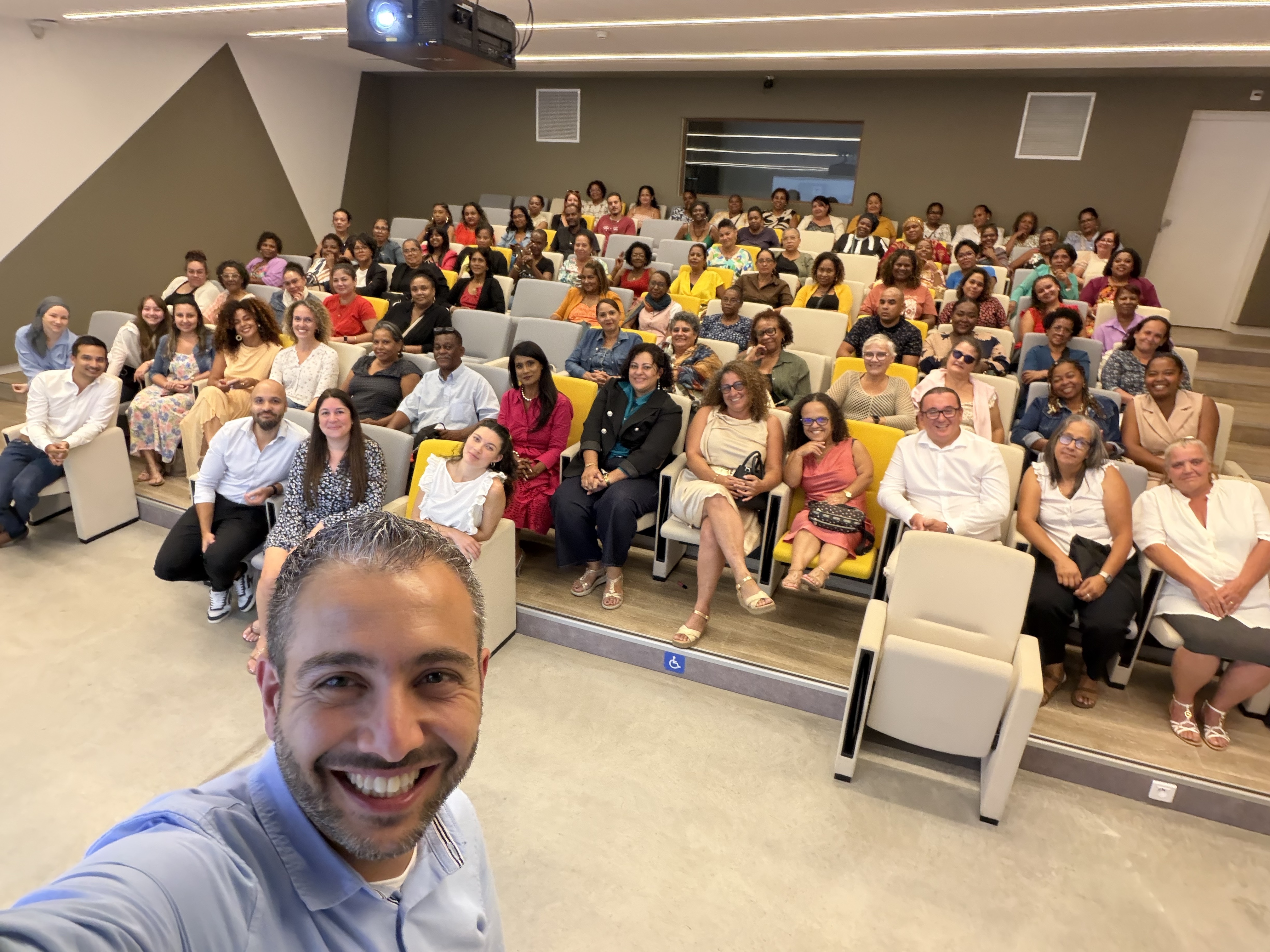 Domissori se lance dans l'accompagnement des seniors à La Réunion et reprend Au Rayon de Soleil