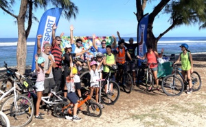 Tour de l’île de La Réunion à vélo : INTERSPORT Réunion soutient Mme MARTINEAU dans sa mission de sensibilisation à l’autisme