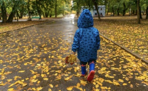 De quels vêtements et chaussures votre enfant a-t-il besoin pour le temps pluvieux du printemps ?