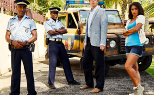 Guadeloupe: Le Président de la Région, Victorin Lurel, sur le tournage de la série "Meurtre au Paradis, Saison 5"