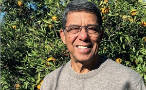 Éric Magamootoo : l’enfant des bidonvilles devenu passeur de mémoire