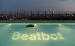 Comment nettoyer les parois d'une piscine pleine ?