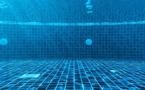 Conseils pour garder le fond de votre piscine propre à l’aide d’un aspirateur de fond piscine