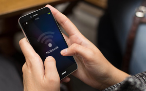 Téléphonie et internet coupés depuis avril : les habitants de La Tour des Roches obtiennent des engagements d’Orange après un barrage routier