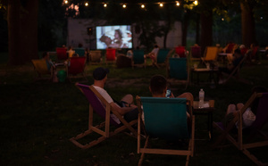 Sous les étoiles, La Raffinerie met à l'honneur les femmes qui ont façonné La Réunion lors d'une grande soirée cinéma en plein air