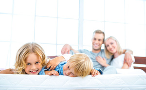 Société : comment les familles d’aujourd’hui réinventent leur quotidien face aux nouveaux modes de consommation ?