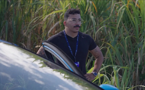 « Le plus gros échec de ma vie » : Moustache Kréol se confronte au sport automobile dans un documentaire inédit sur Réunion La 1ère