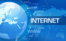 Plus de 80% des internautes se connectent à internet au moins une fois par mois aux Antilles-Guyane et à La Réunion
