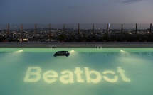 Comment nettoyer les parois d'une piscine pleine ?