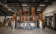 Isautier inaugure Bérive, sa nouvelle distillerie agricole qui veut faire rayonner le rhum réunionnais dans le monde