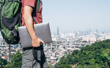 Smartphone, streaming, Wi-Fi : les bons réflexes pour rester connecté en voyage