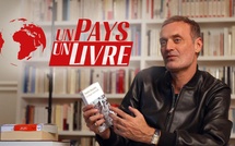 Augustin Trapenard rejoint TV5 Monde avec "Un pays, un livre"